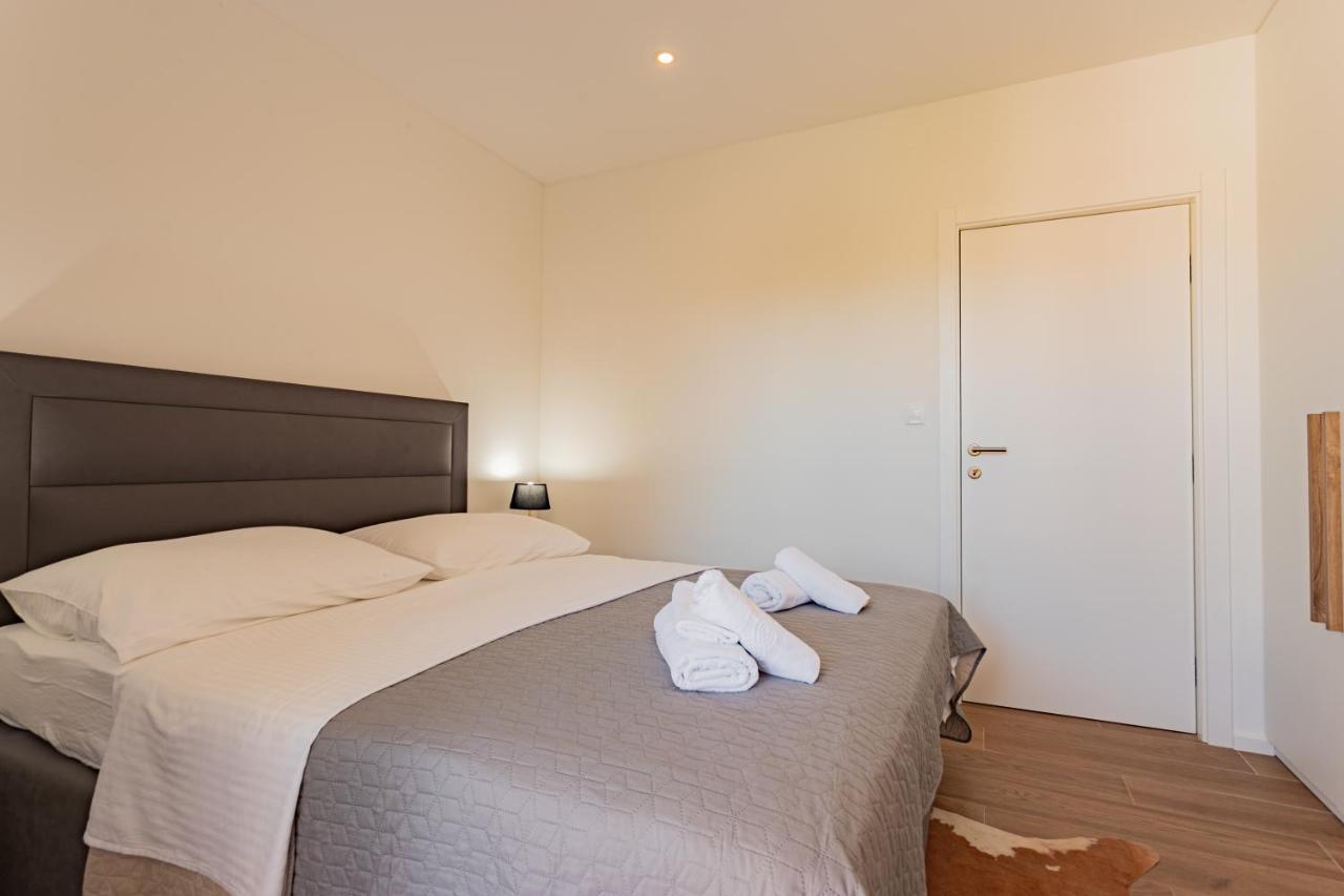 Apartmani Benzon Baška Voda Eksteriør billede