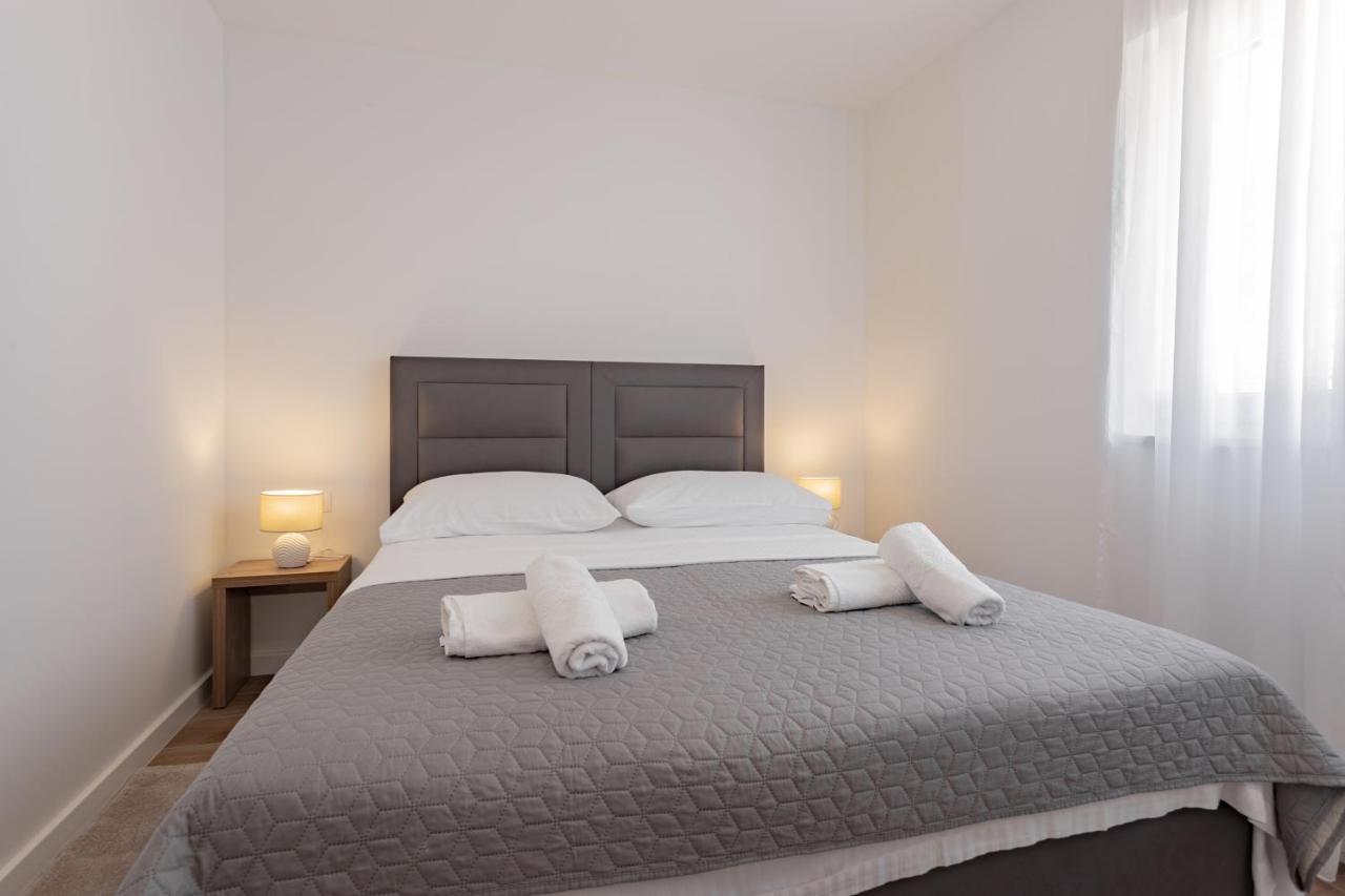 Apartmani Benzon Baška Voda Eksteriør billede